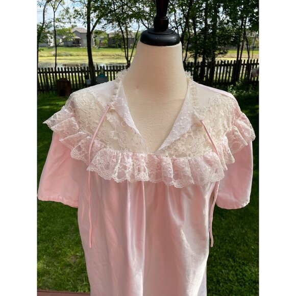 Vintage Monque Pink Nightgown With Lace Ruffle Neckline & Bow Detail Medium - Picture 3 of 9